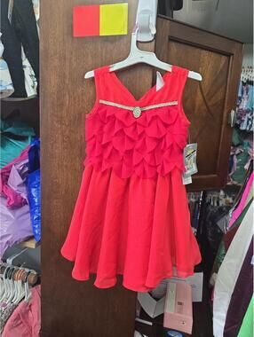 4t brand new princess moana dress from the disney store.Item 892